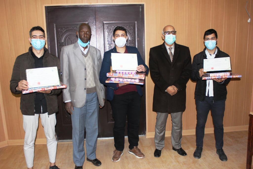 تكريم الطلبة والنوادي العلمية المتميزين بجامعة ورقلة 7