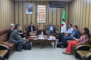 السيد رئيس الجامعة يستقبل وفد فرنسي