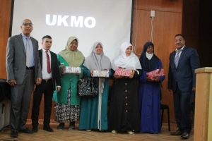 الإحتفال باليوم العالمي للمرأة وعيد الأم بالجامعة