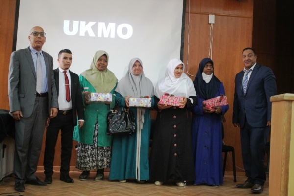 الإحتفال باليوم العالمي للمرأة وعيد الأم بالجامعة